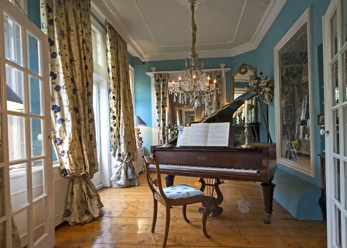 Bed & Breakfast Breitner House 4*